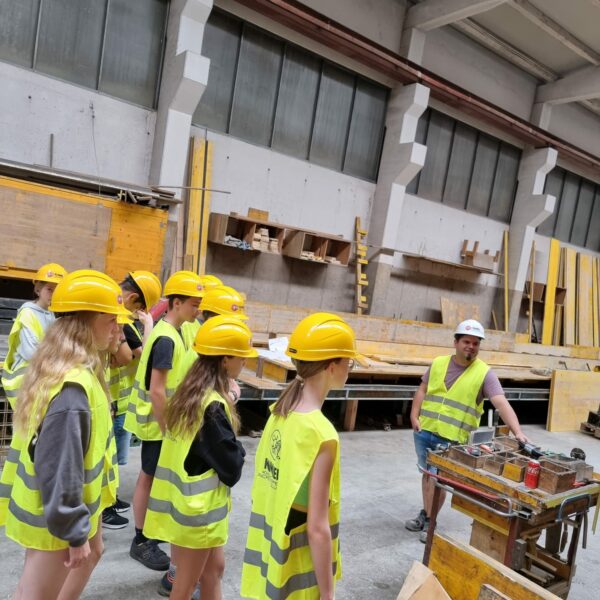 9BC81E57-2FE7-470B-9D08-BB4EF4CC1F31