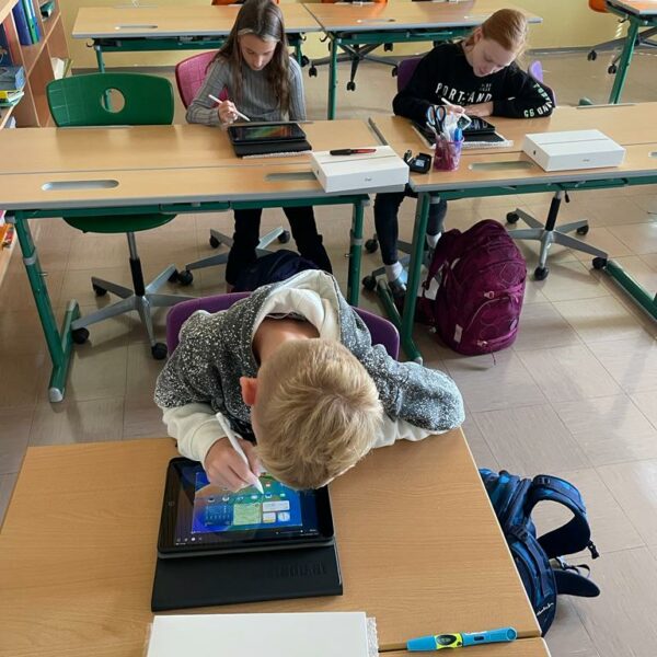 de2d2cc9-53f4-450b-a878-88d1ea982a3b